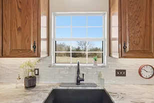 643 Co Rd 2992, Windom, TX 75492 - Photo 17