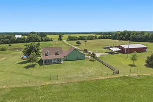 643 Co Rd 2992, Windom, TX 75492 - Photo 1