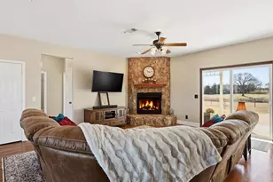 643 Co Rd 2992, Windom, TX 75492 - Photo 27