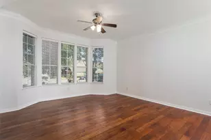 2410 Honey Dr, Arlington, TX 76001 - Photo 9