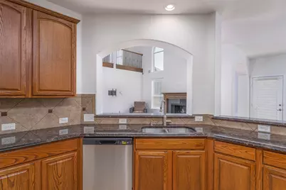 2410 Honey Drive, Arlington, TX 76001 - Photo 17