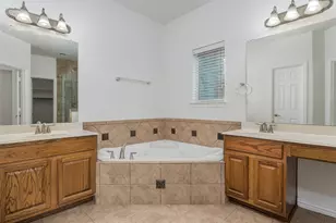 2410 Honey Dr, Arlington, TX 76001 - Photo 23