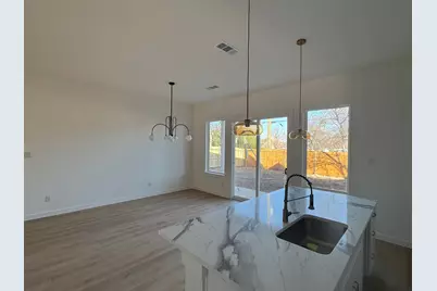 1633 E Tucker Street, Fort Worth, TX 76104 - Photo 11