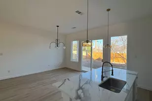 1633 E Tucker St, Fort Worth, TX 76104 - Photo 11