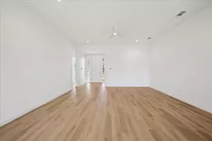 1633 E Tucker St, Fort Worth, TX 76104 - Photo 17