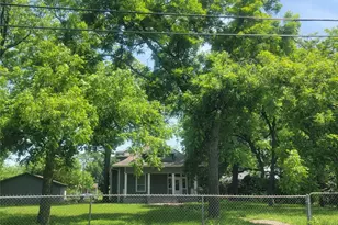 1325 W 13th Ave, Corsicana, TX 75110 - Photo 1