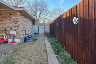 816 Misty Glen Dr, DeSoto, TX 75115 - Photo 17