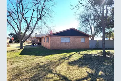 801 Westridge Circle, Breckenridge, TX 76424 - Photo 3