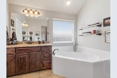 100 Valle Court, Azle, TX 76020 - Photo 15