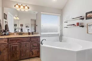 100 Valle Ct, Azle, TX 76020 - Photo 15