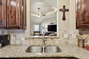100 Valle Ct, Azle, TX 76020 - Photo 9