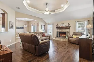 100 Valle Ct, Azle, TX 76020 - Photo 3