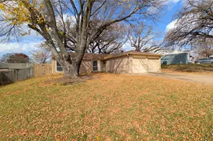 5610 Sarasota Dr, Arlington, TX 76017 - Photo 3