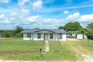 526 Jack Grace Hill Rd, Bowie, TX 76230 - Photo 5