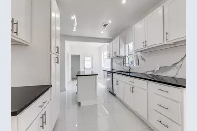 809 Cristler Avenue, Dallas, TX 75223 - Photo 9