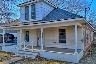 309 E Howell St, Saint Jo, TX 76265 - Photo 17