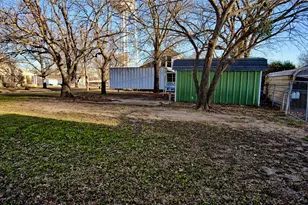 309 E Howell St, Saint Jo, TX 76265 - Photo 15