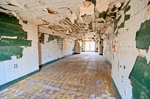 309 E Howell St, Saint Jo, TX 76265 - Photo 11