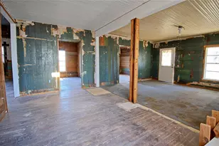 309 E Howell St, Saint Jo, TX 76265 - Photo 7