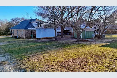 309 E Howell Street, Saint Jo, TX 76265 - Photo 3