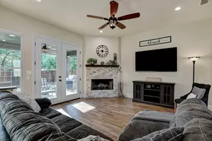 168 Lakeview Cir, Pilot Point, TX 76258 - Photo 9