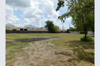 8014 Blossom Lane, Dallas, TX 75227 - Photo 9