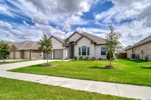 3443 April Breeze Trl, Grand Prairie, TX 76065 - Photo 3