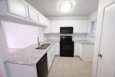 17 Abbey Road, Euless, TX 76039 - Photo 3