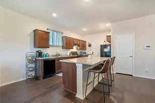 2224 Diamond Dr, Grand Prairie, TX 75051 - Photo 3