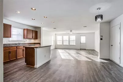 14816 S Spring Ridge Circle, Balch Springs, TX 75180 - Photo 3