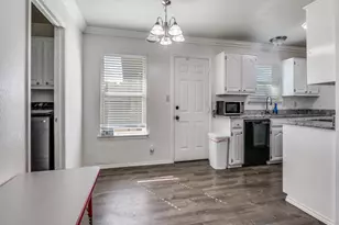 210 Myrtle Ave, Waxahachie, TX 75165 - Photo 3