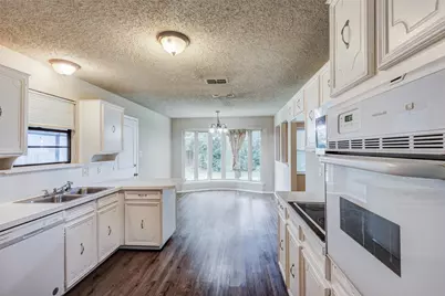 105 Lakeway Drive, Benbrook, TX 76126 - Photo 11