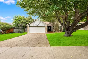 105 Lakeway Dr, Benbrook, TX 76126 - Photo 1