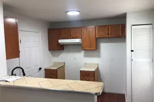 2606 Laurel St, Grand Prairie, TX 75050 - Photo 7