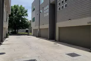 1225 Hyde Ct, Dallas, TX 75215 - Photo 3