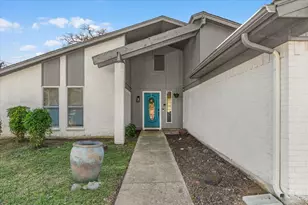 4704 Burning Springs Dr, Arlington, TX 76017 - Photo 5