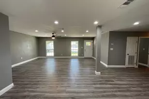 225 E Coral Way, Grand Prairie, TX 75051 - Photo 3