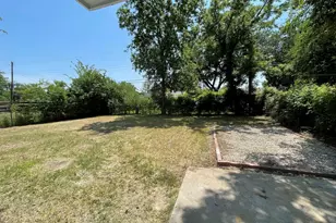 225 E Coral Way, Grand Prairie, TX 75051 - Photo 11