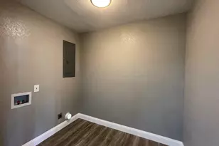 225 E Coral Way, Grand Prairie, TX 75051 - Photo 7