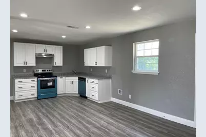 225 E Coral Way, Grand Prairie, TX 75051 - Photo 5