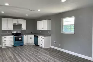 225 E Coral Way, Grand Prairie, TX 75051 - Photo 5