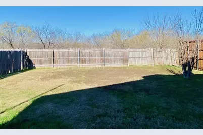 731 Valley Spring Drive, Arlington, TX 76018 - Photo 5