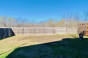 731 Valley Spring Dr, Arlington, TX 76018 - Photo 5