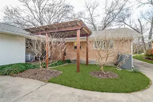 11830 Dixfield Dr, Dallas, TX 75218 - Photo 17