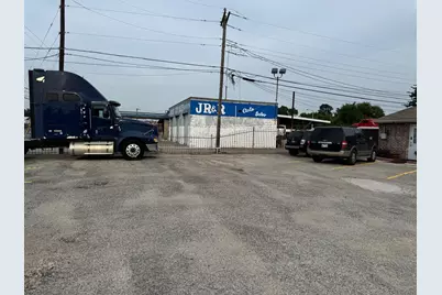 2340 N Chandler Drive E, Fort Worth, TX 76111 - Photo 9