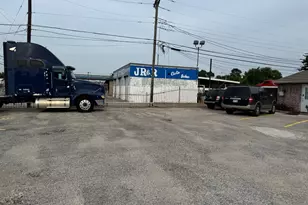 2340 North Chandler Dr E, Fort Worth, TX 76111 - Photo 9