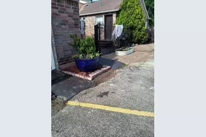 2340 N Chandler Drive E, Fort Worth, TX 76111 - Photo 19