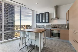 2430 Victory Park Ln, Dallas, TX 75219 - Photo 3