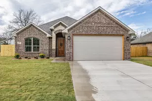 603 Madison St, Cleburne, TX 76033 - Photo 1