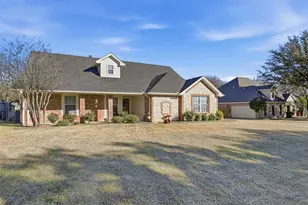 3207 Crossbridge Cir, Granbury, TX 76049 - Photo 3